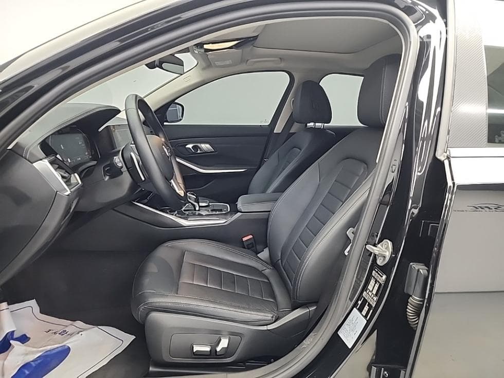 BMW 3 Series (G20)320i Luxury - 11