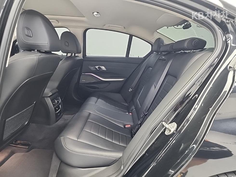 BMW 3 Series (G20)320i Luxury - 12