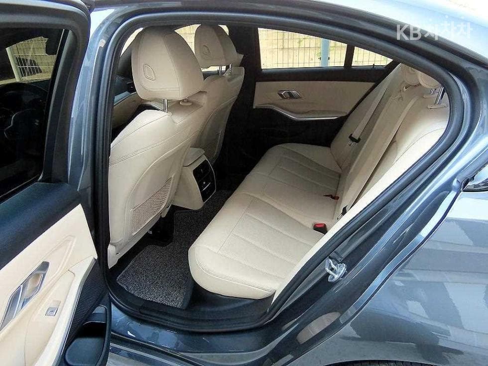 BMW 3 Series (G20)320i M Sport - 6