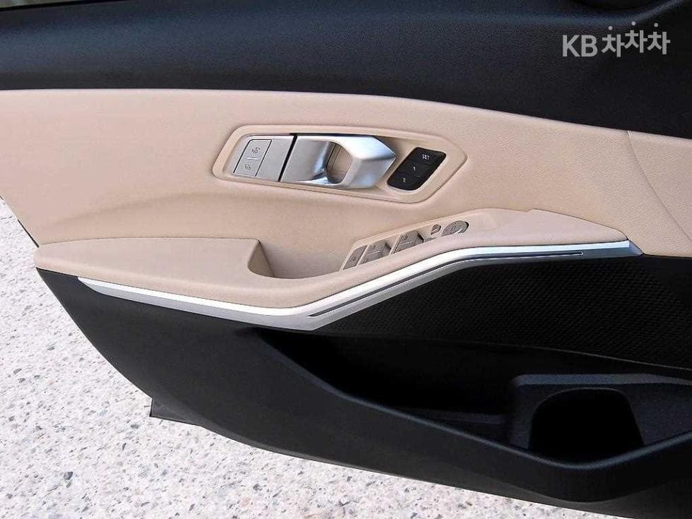 BMW 3 Series (G20)320i M Sport - 11