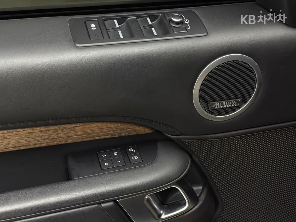 Land Rover 디스커버리53.0 TD6 HSE Luxury - 22