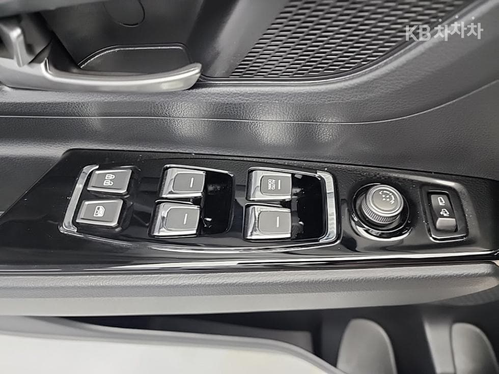 КейДжи Мобилити 뷰티플 코란도1.5 GDi Turbo 2WD C5 Plus - 16