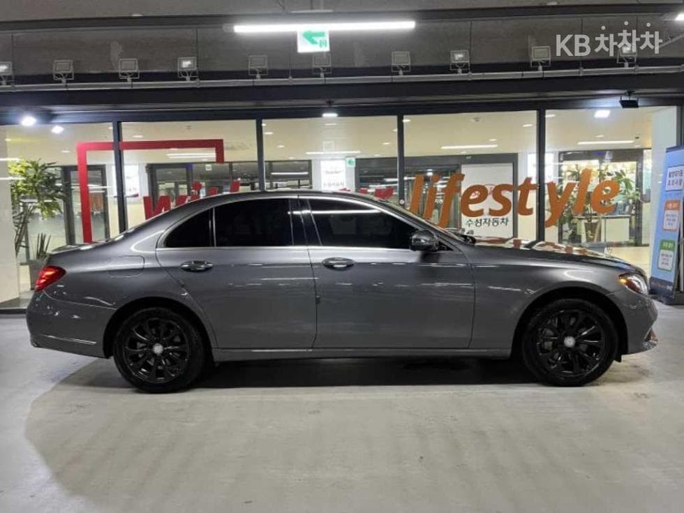 Mercedes-Benz E-Клас (W213)E300 4Matic Exclusive - 3