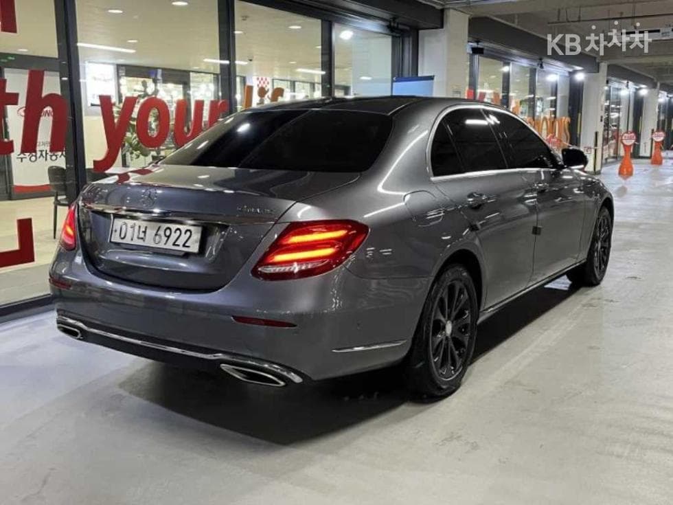 Mercedes-Benz E-Клас (W213)E300 4Matic Exclusive - 4