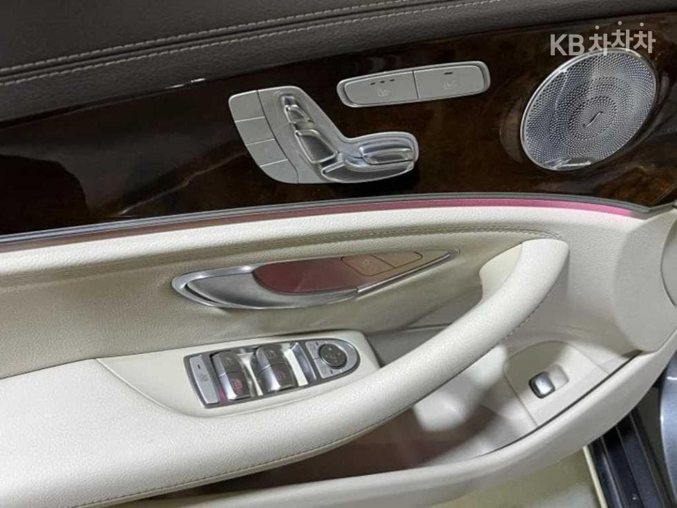 Mercedes-Benz E-Клас (W213)E300 4Matic Exclusive - 12