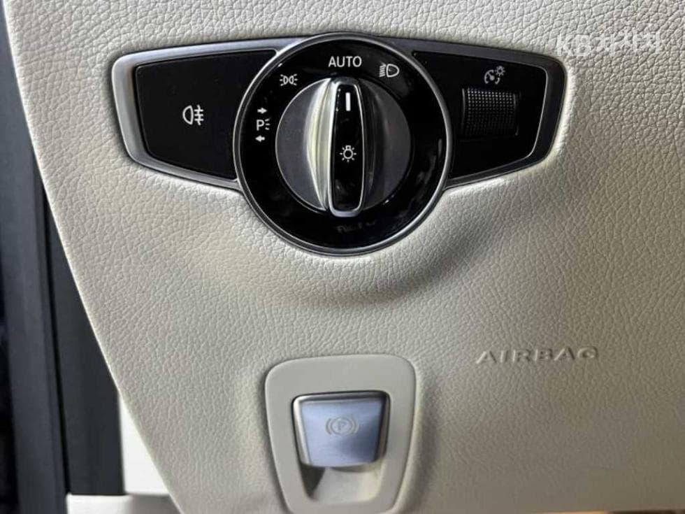 Mercedes-Benz E-Клас (W213)E300 4Matic Exclusive - 13