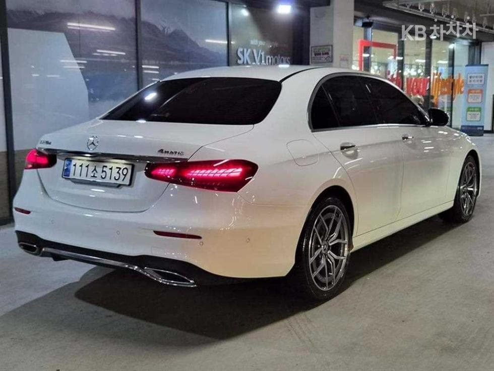 Mercedes-Benz E-Клас (W213)E220d 4MATIC AMG Line - 4