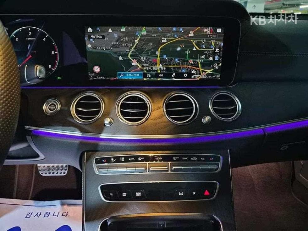 Mercedes-Benz E-Клас (W213)E220d 4MATIC AMG Line - 15