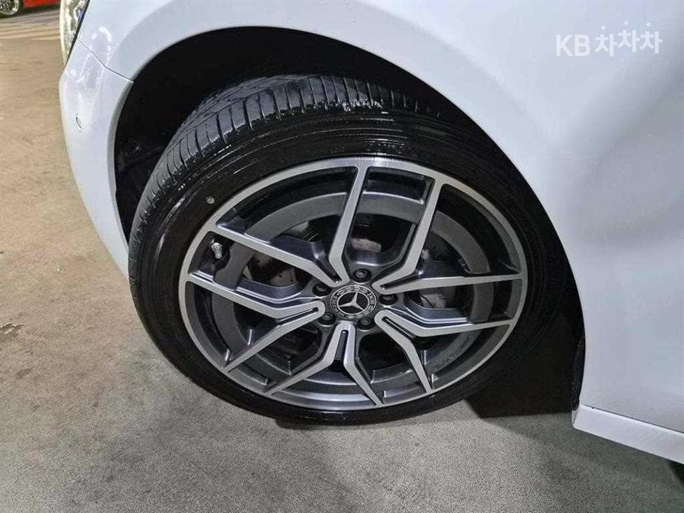 Mercedes-Benz E-Клас (W213)E220d 4MATIC AMG Line - 20