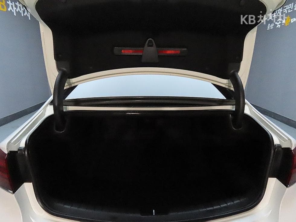 Киа K7 Premiere Хибрид2.4 HEV Signature - 19