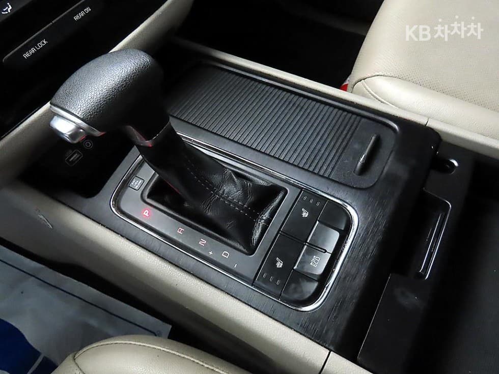 Киа All New Канивал6Местен승 2.2 Дизел 휠체어 리프트 - 12