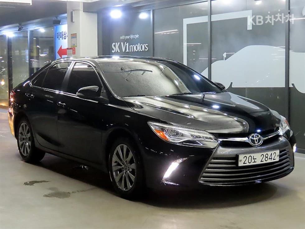 Toyota Нов Camry 2.5 XLE - Image 1