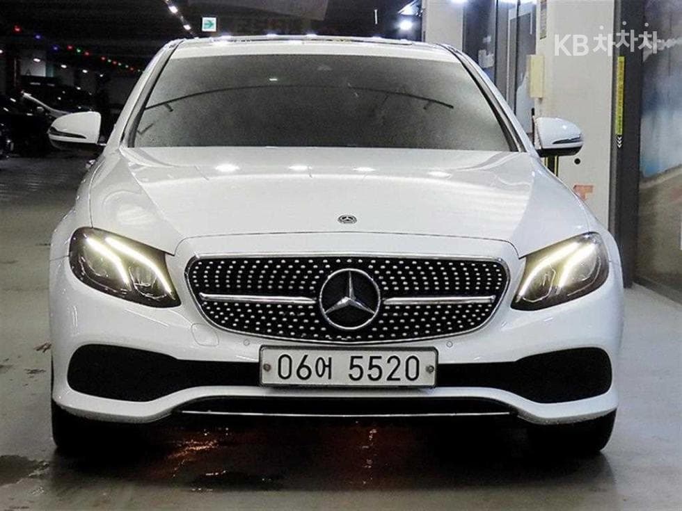 Mercedes-Benz E-Клас (W213)E200 Avantgarde - 2