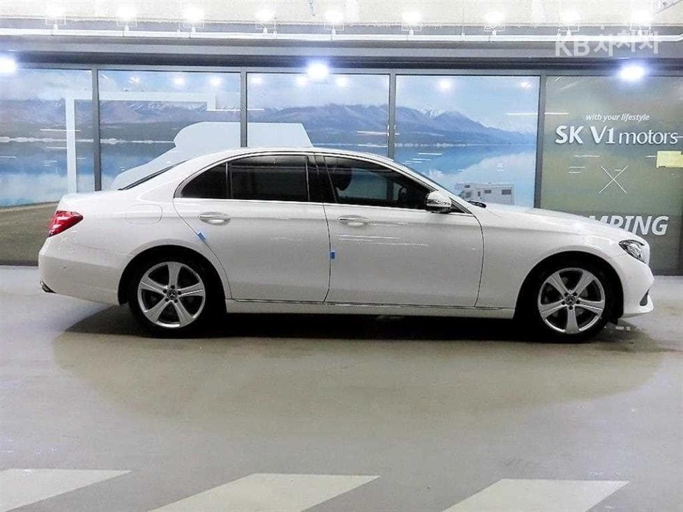 Mercedes-Benz E-Клас (W213)E200 Avantgarde - 3