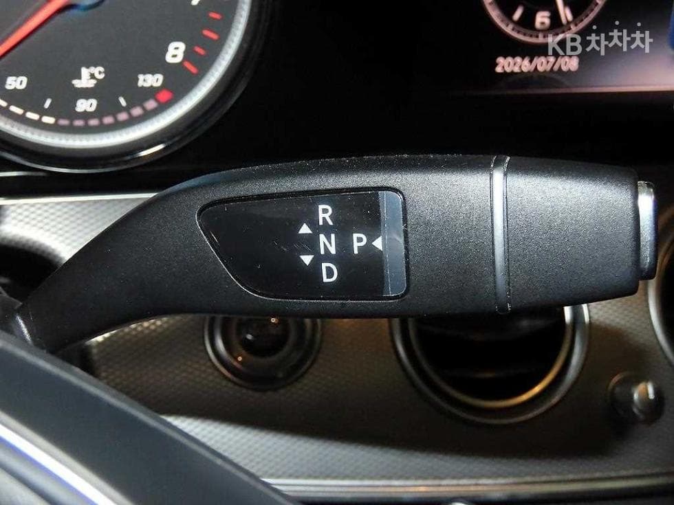 Mercedes-Benz E-Клас (W213)E200 Avantgarde - 13