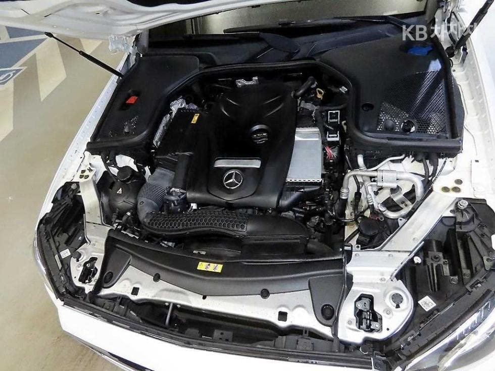 Mercedes-Benz E-Клас (W213)E200 Avantgarde - 19