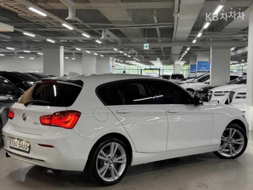BMW Нов1시리즈118d 스포츠 Специал (специален признак/издание) - 2