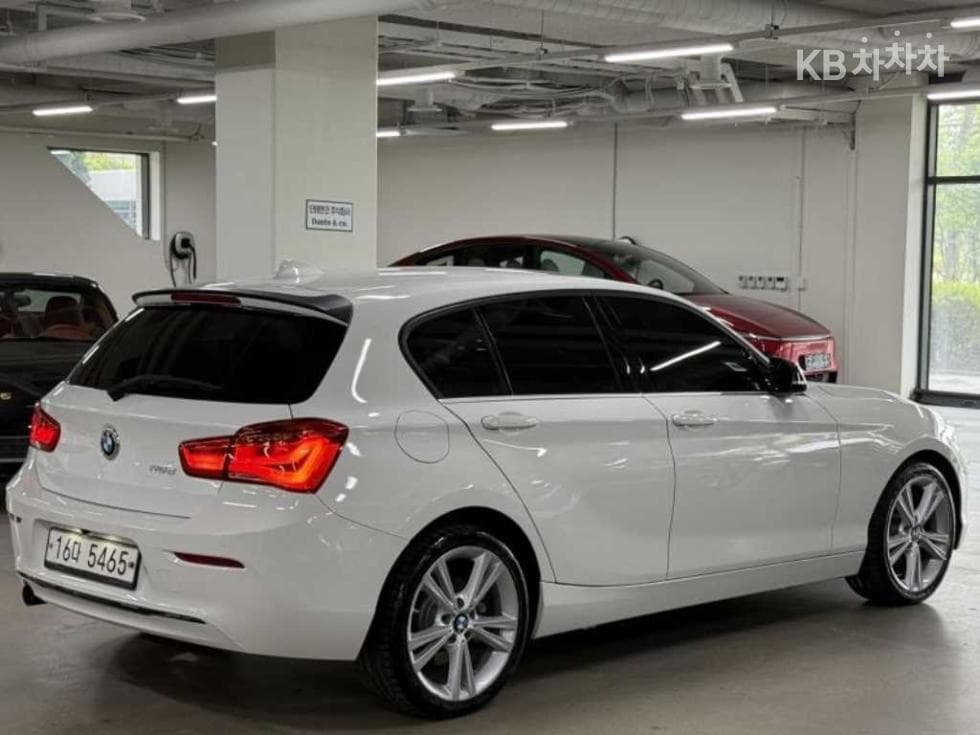 BMW Нов1시리즈118d 스포츠 Специал (специален признак/издание) - 4