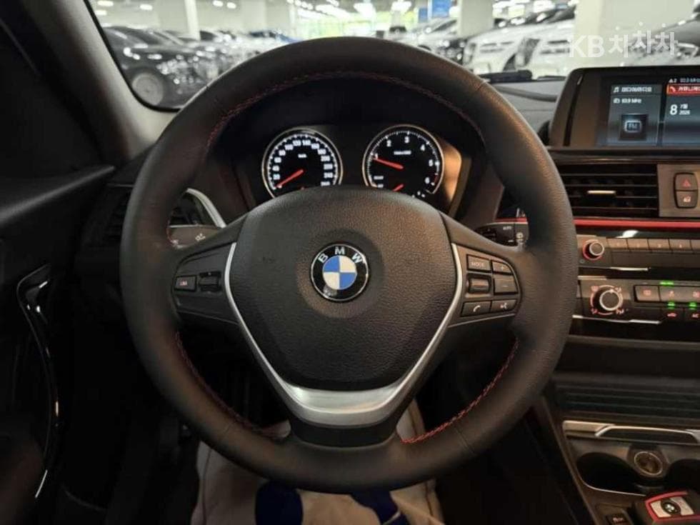 BMW Нов1시리즈118d 스포츠 Специал (специален признак/издание) - 12