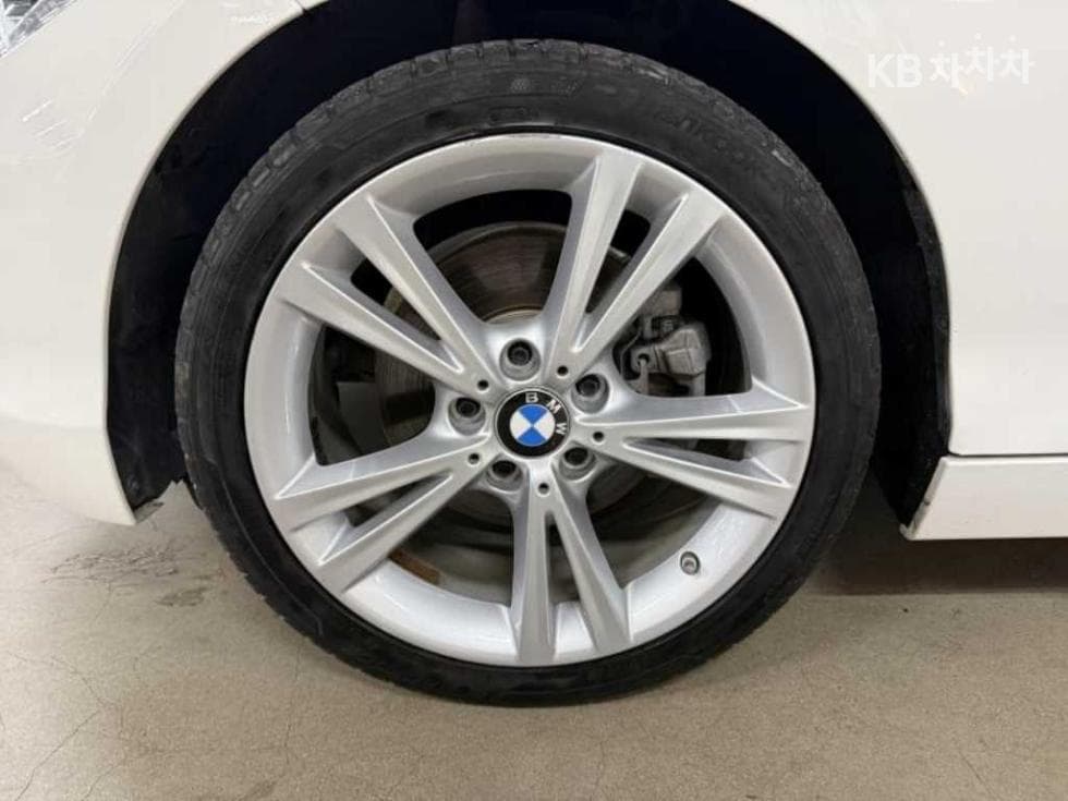 BMW Нов1시리즈118d 스포츠 Специал (специален признак/издание) - 18