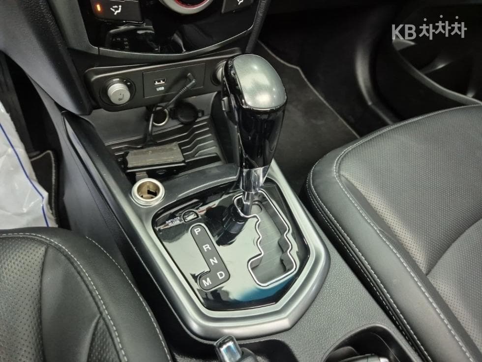 KG Mobility Tivoli 아머1.6 Gasoline VX 2WD - 8