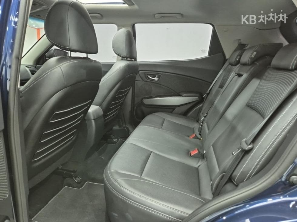 KG Mobility Tivoli 아머1.6 Gasoline VX 2WD - 12