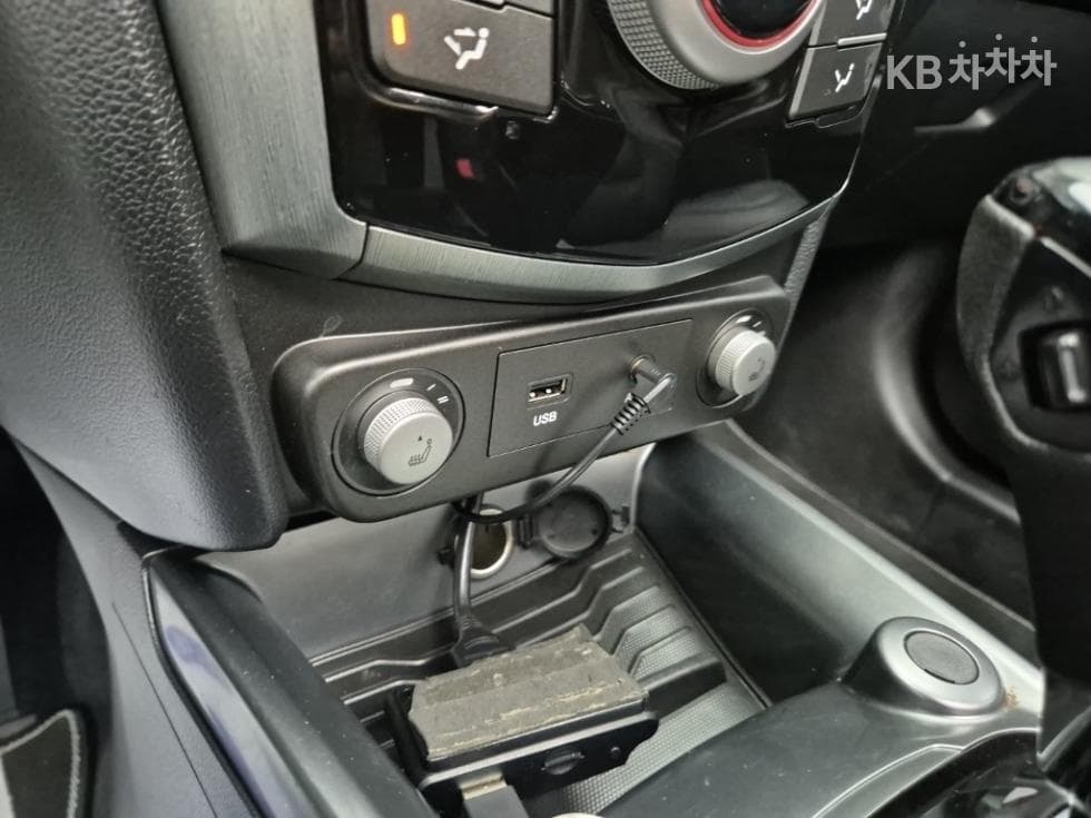 KG Mobility Tivoli 아머1.6 Gasoline VX 2WD - 17