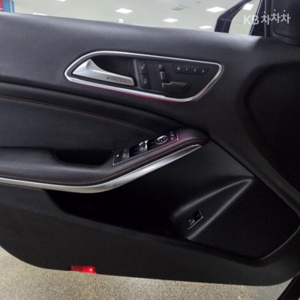 Mercedes-Benz GLA X156GLA45 AMG 4매틱 - 15
