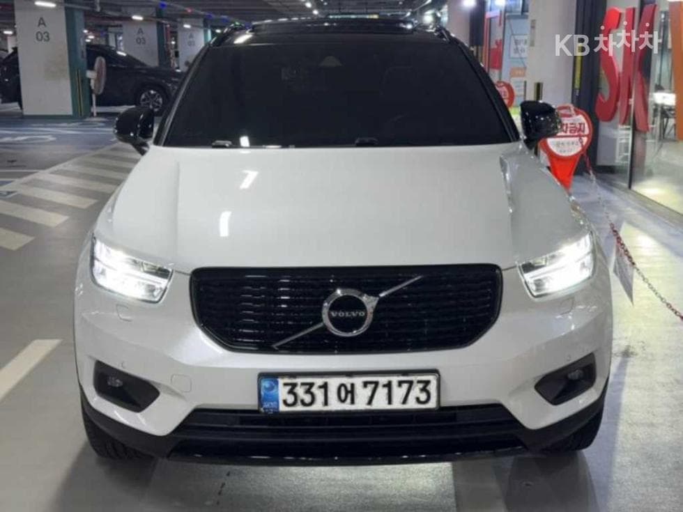 Volvo XC40 B4 AWD R-Design - Image 1