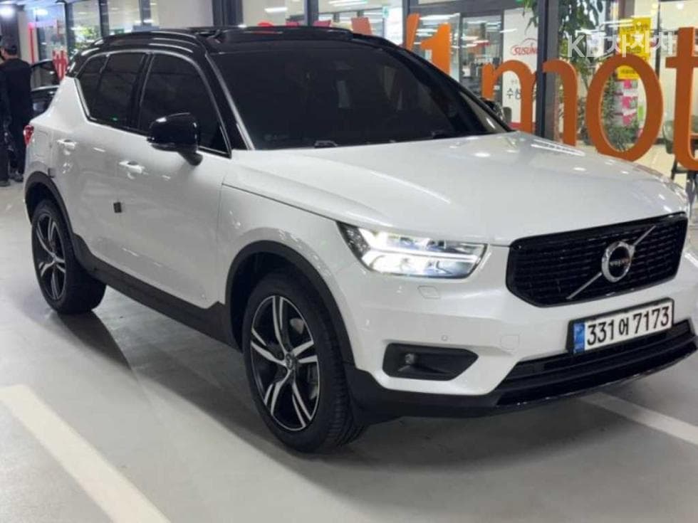 Volvo XC40B4 AWD R-Design - 2