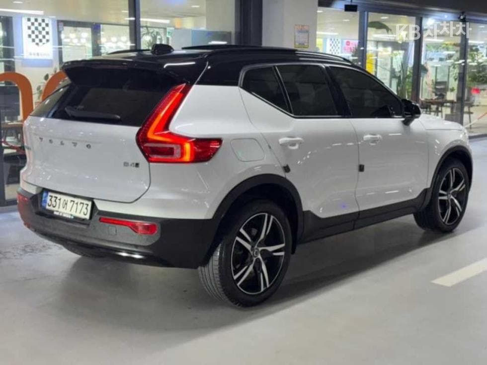 Volvo XC40B4 AWD R-Design - 4