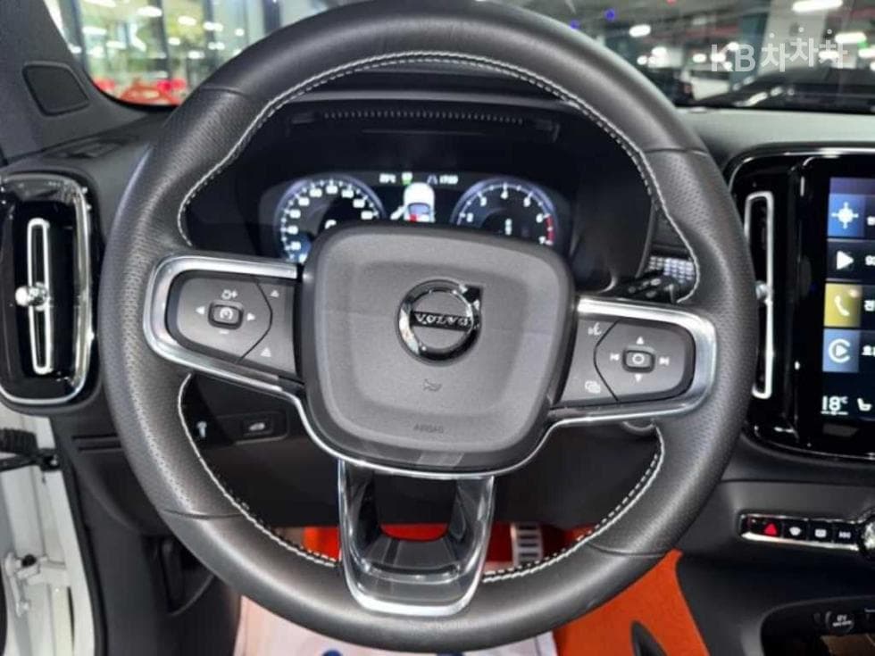 Volvo XC40B4 AWD R-Design - 8