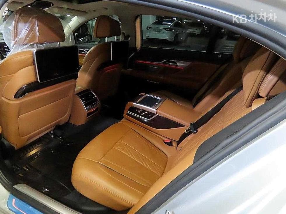 BMW 7시리즈 (G11)740Li xDrive Стандартен - 7