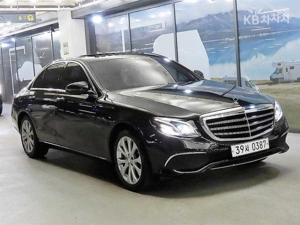 Mercedes-Benz E-Клас (W213) E220d Exclusive - Image 1