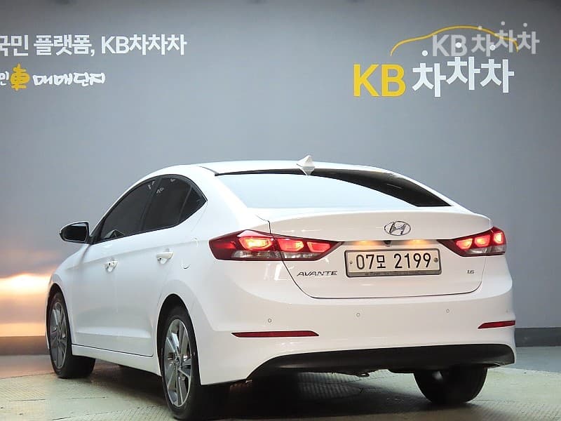 Hyundai Avante (Elantra)AD1.6 GDi Value Plus - 4