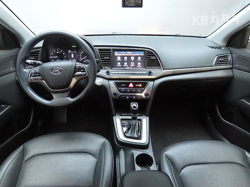 Hyundai Avante (Elantra)AD1.6 GDi Value Plus - 6