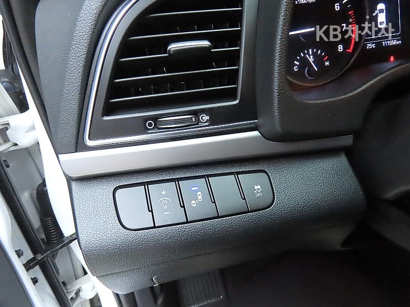 Hyundai Avante (Elantra)AD1.6 GDi Value Plus - 12