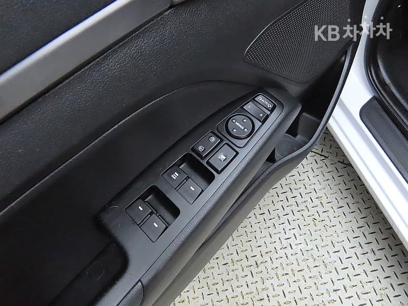 Hyundai Avante (Elantra)AD1.6 GDi Value Plus - 13