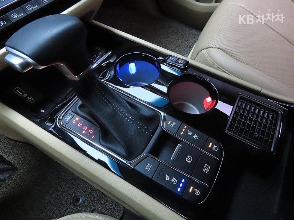Kia The New (facelift) CarnivalHigh Limousine (Carnival) 3.3 Gasoline 9-seater Noblesse Special (special feature/edition) - 9