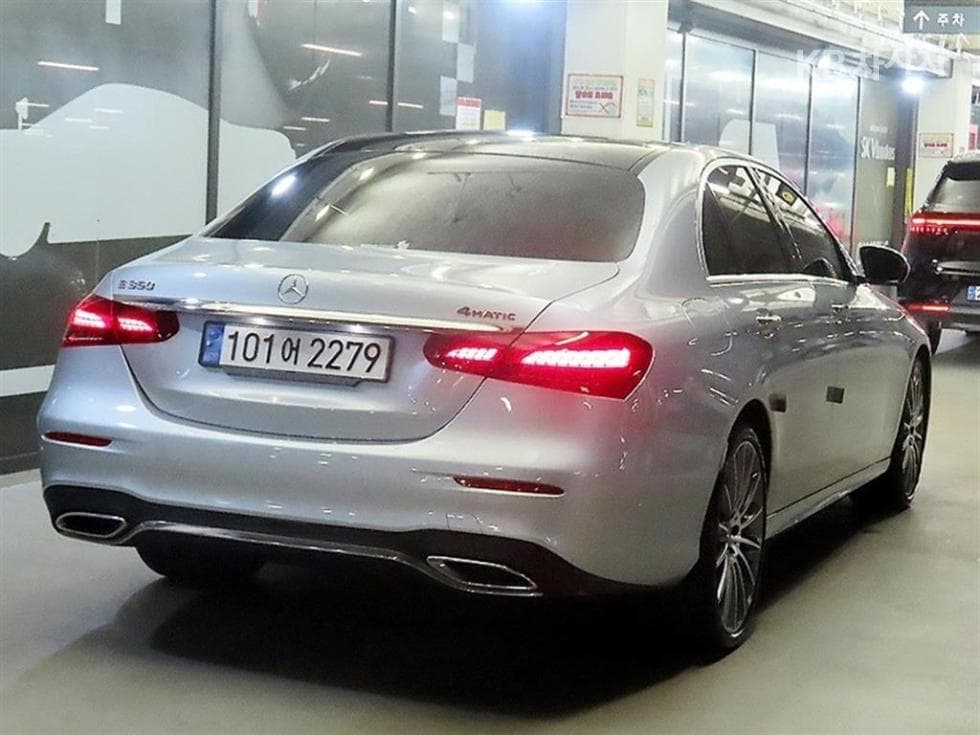 Mercedes-Benz E-Клас (W213)E350 4MATIC AMG Line - 4