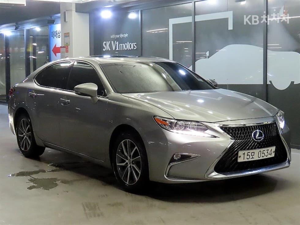 Lexus Нов ES 300h Сюприм (висок клас) - Image 1