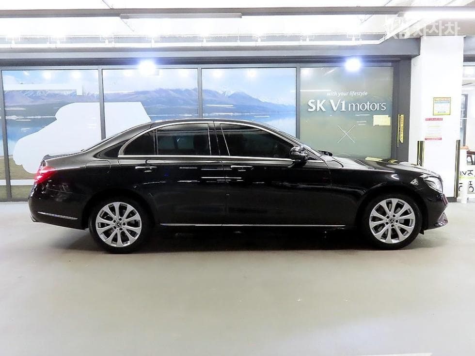Mercedes-Benz E-Клас (W213)E300 4Matic Avantgarde - 3