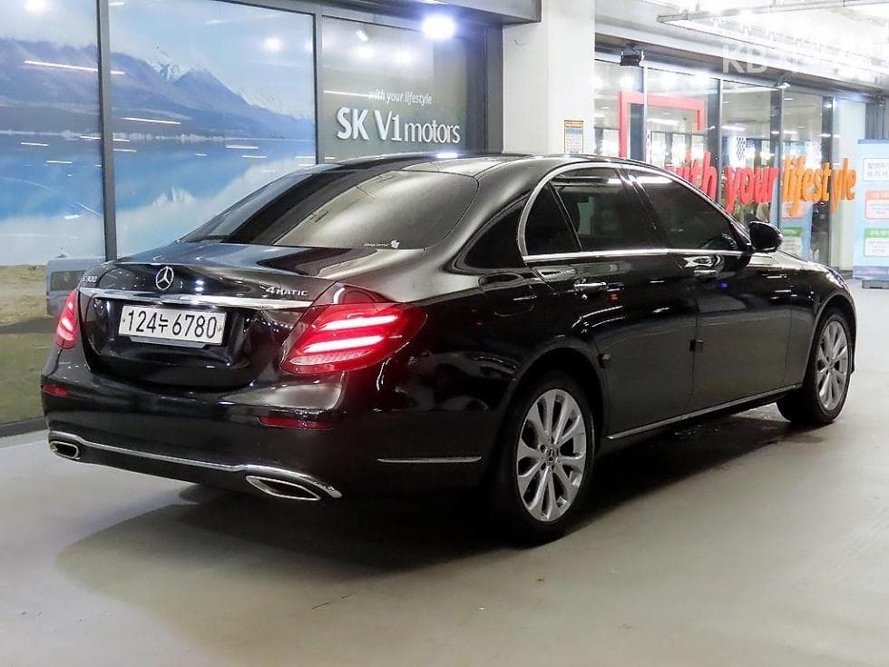 Mercedes-Benz E-Клас (W213)E300 4Matic Avantgarde - 4