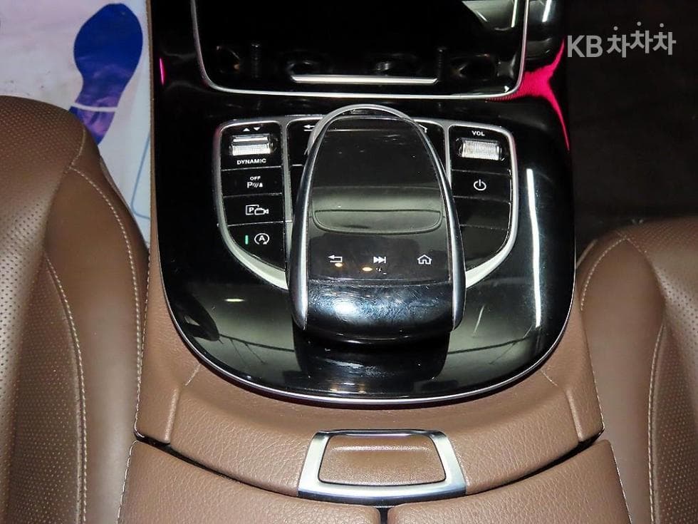 Mercedes-Benz E-Клас (W213)E300 4Matic Avantgarde - 13