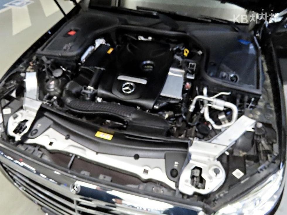 Mercedes-Benz E-Клас (W213)E300 4Matic Avantgarde - 19