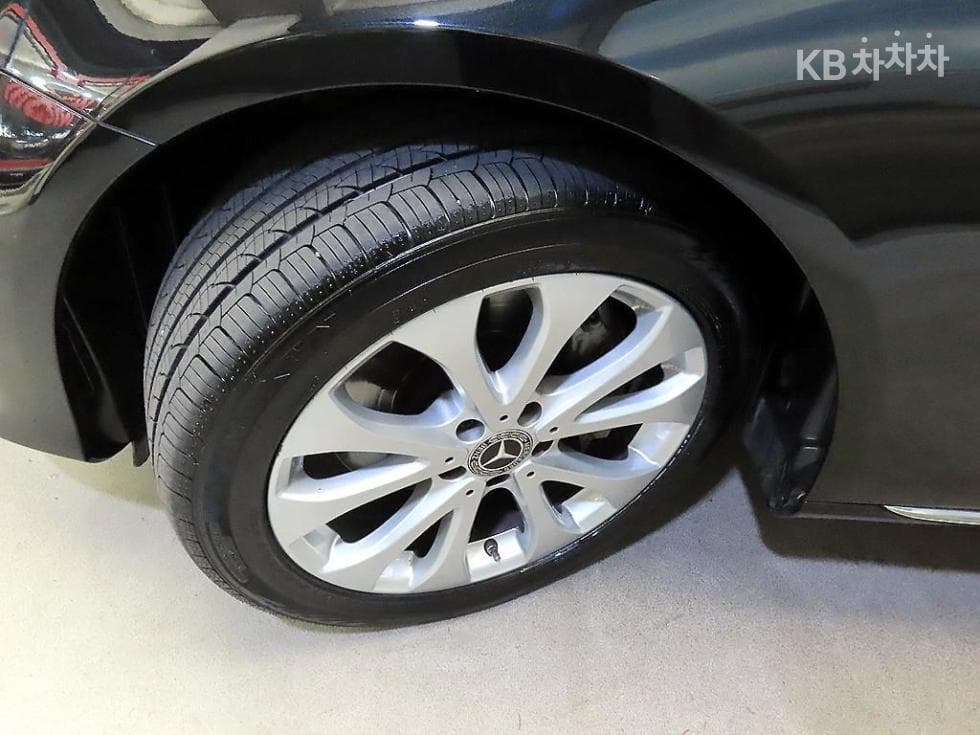 Mercedes-Benz E-Клас (W213)E300 4Matic Avantgarde - 20