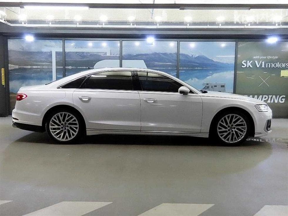 Audi A8 (D5)55 TFSI Quattro LWB - 3