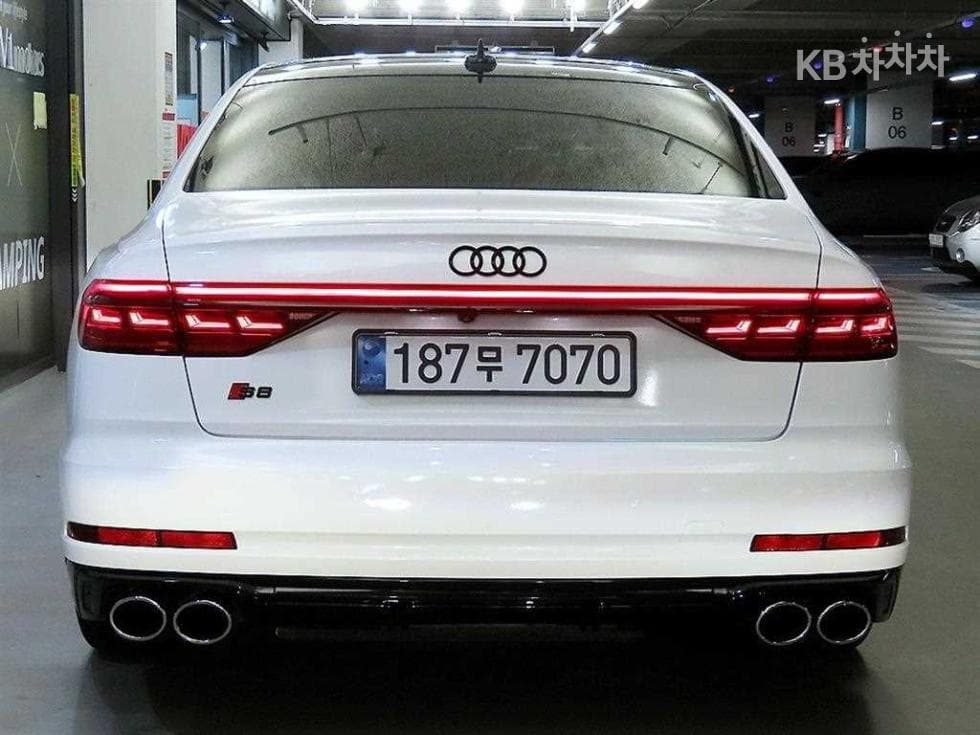 Audi A8 (D5)55 TFSI Quattro LWB - 5