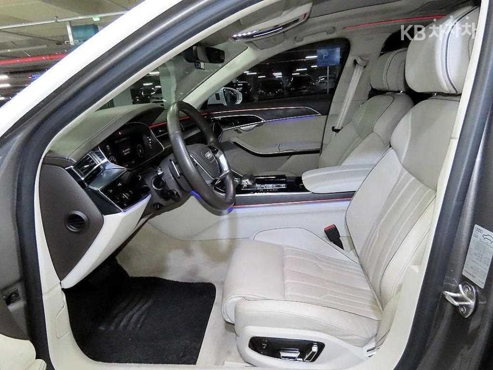 Audi A8 (D5)55 TFSI Quattro LWB - 6
