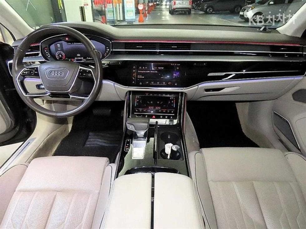 Audi A8 (D5)55 TFSI Quattro LWB - 10